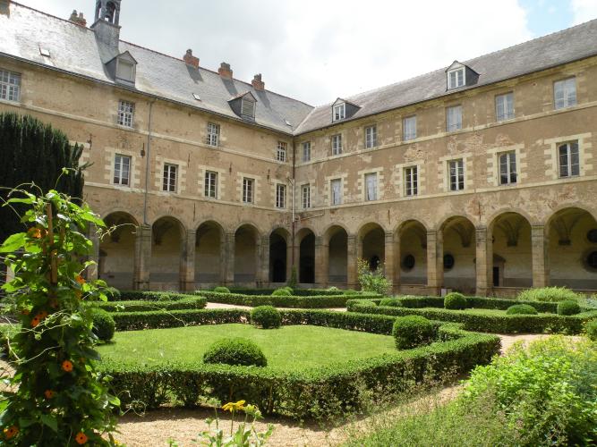 Abbaye Saint-Sauveur, Redon, cloître