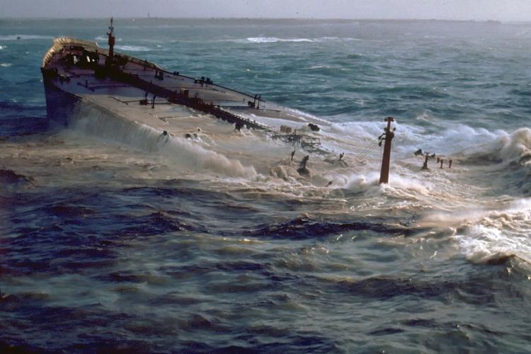 Illustration de l'Amoco Cadiz durant son naufrage