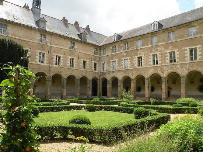 Cloître de l'abbaye de Redon
