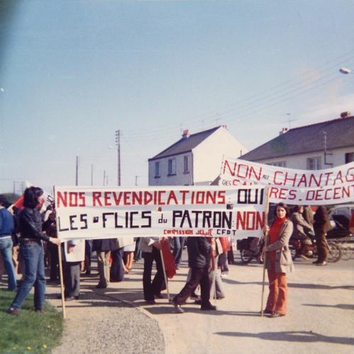 Photographie des banderoles de la grève du Joint français