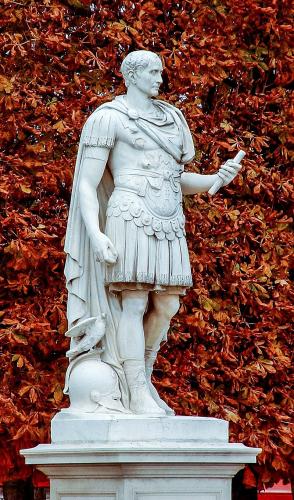 Statue en marbre de César