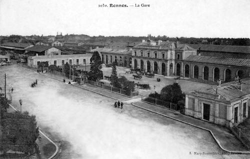Carte postale de la gare de Rennes vers 1900