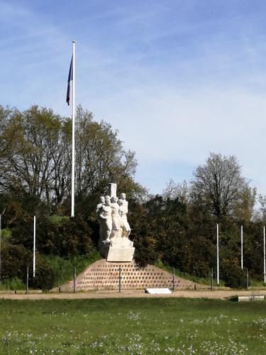 Sculpture monumentale d'Antoine Rohal en mémoire des militants communistes fusillés